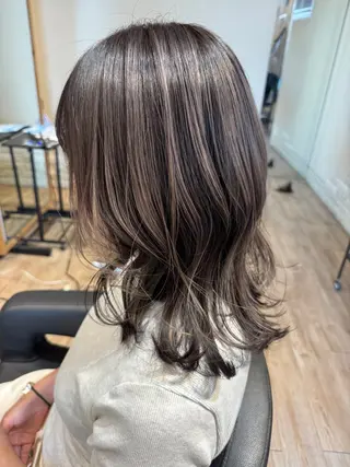 カラー 早川 真幸のヘアスタイル