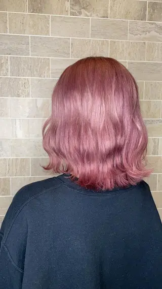 セミロング ブリーチ毛矯正.髪質 改善.髪にドラマをのヘアスタイル