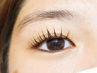 マツエク・マツパ 💜bora .のネイルデザイン