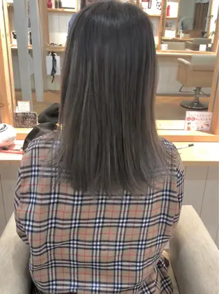 セミロング カラー DEE okazakiのヘアスタイル