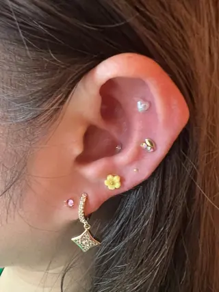 キャンアイドレッシー六本木店所属・MIKA／耳ツボ ／マグネットネイルのネイルデザイン