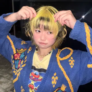 ショート カラー HIKARI🐈⬛ ハイトーン×デザインのヘアスタイル