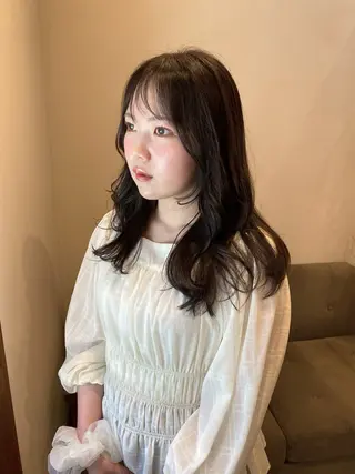 セミロング ENIF ヤマグチアツコのヘアスタイル