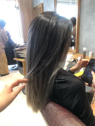 ロング 赤阪 優奈のヘアスタイル