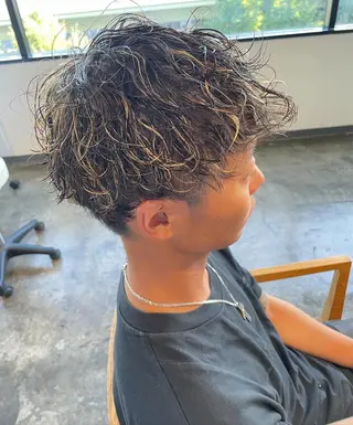 ショート カラー パーマ メンズ ハイトーン/レイヤー /ケアブリーチ石川治のヘアスタイル