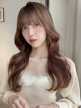 セミロング 岩月ちさと まつ毛/カラーのヘアスタイル