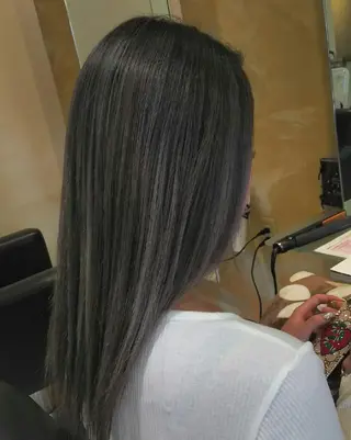 セミロング カラー SHAFT Ieiriのヘアスタイル