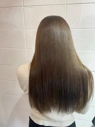 ロング カラー 小坂 真子のヘアスタイル