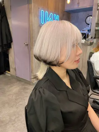 ミディアム カラー ホワイト&レイヤーカ ットエクステ長畠俊輔のヘアスタイル