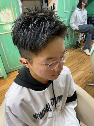 メンズ ダブルカラー艶カラー Chihayaのヘアスタイル