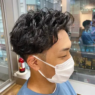 ショート パーマ メンズ 大場 優のヘアスタイル