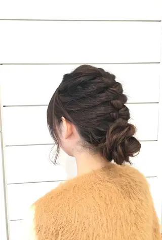 ロング ヘアアレンジ 鍵山 千秋のヘアスタイル