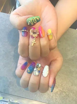 ネイル Nest 岩崎のネイルデザイン