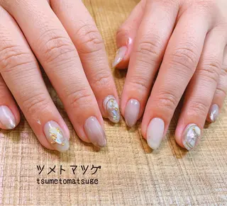 ミディアム ネイル ツメトマツゲ .のネイルデザイン