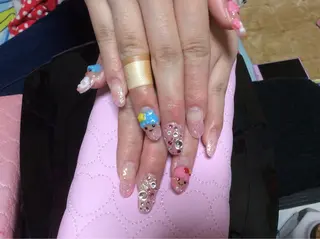 ネイル フラワー ムーンのネイルデザイン