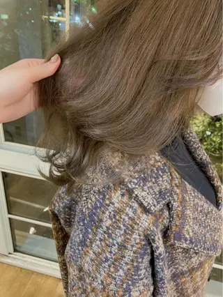 ミディアム カラー sio.nail&eyebrow salon shimokitazawa2号店所属・nailist mana𖤐´-のネイルデザイン