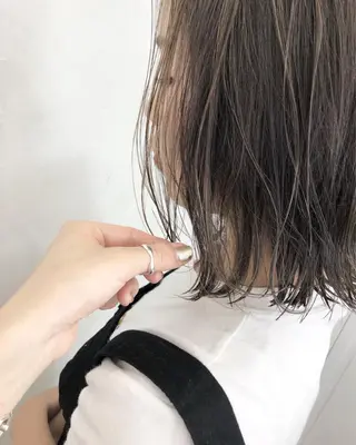 ミディアム カラー ブリーチカラーレイヤ ーカット🦋annaのヘアスタイル