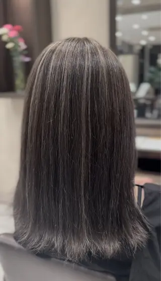 ミディアム 白髪ぼかしモデル 募集中ヒキマカイトのヘアスタイル