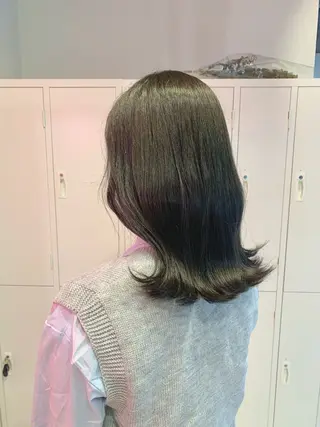 セミロング カラー annuy MIHANAのヘアスタイル