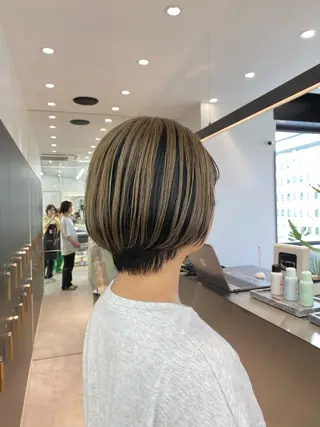 カラー Lond　Chloe所属・りな🌱ショート ☀️レイヤーボブのヘアスタイル