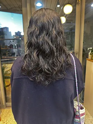 セミロング パーマ ハマベ イクト FLORENのヘアスタイル