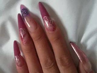 ネイル エステとネイル ローズコンフォートのネイルデザイン