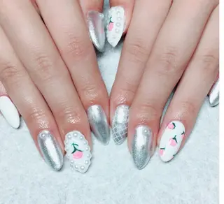 ネイル THECOLORS所属・近貞 莉奈のネイルデザイン