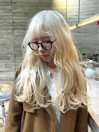 ロング 抜きっぱなしブロンド ササキカズマのヘアスタイル