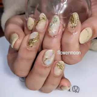 ネイル フラワー ムーンのネイルデザイン