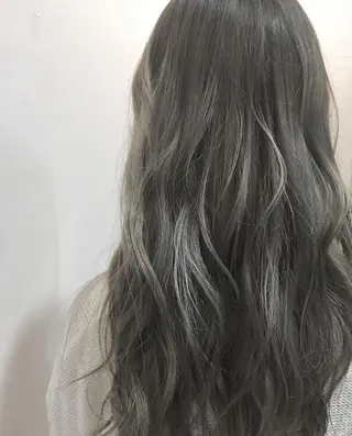 ロング カラー NEWI 京橋 【yoko】のヘアスタイル