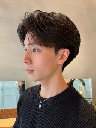 ショート メンズ センターパート /ニュアンスパーマのヘアスタイル