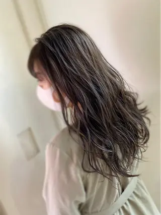 ロング 齋藤 真由のヘアスタイル
