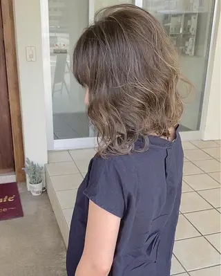 ミディアム カラー grand juteのヘアスタイル