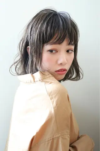 ミディアム linda by neoliveのヘアスタイル