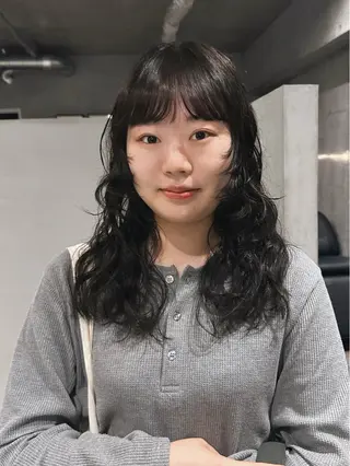 セミロング パーマ 前野 日奈のヘアスタイル