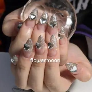 ネイル フラワー ムーンのネイルデザイン
