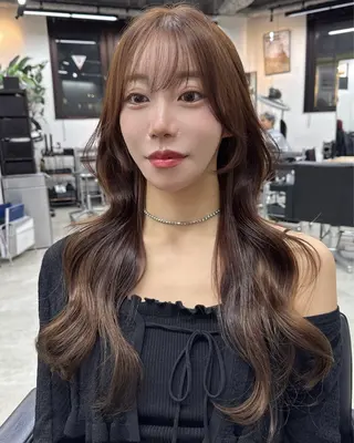 ロング ブリーチダブルカラー ハイライト/山本喜熙のヘアスタイル