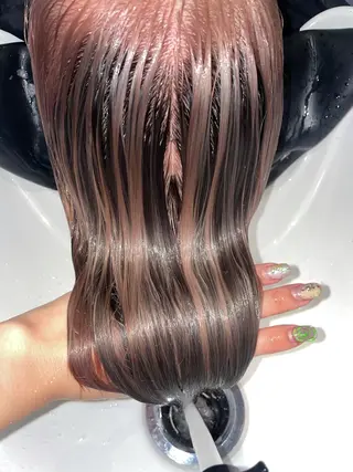 カラー 🎀ボブ＋ハイトーン シュカ👶🏻のヘアスタイル