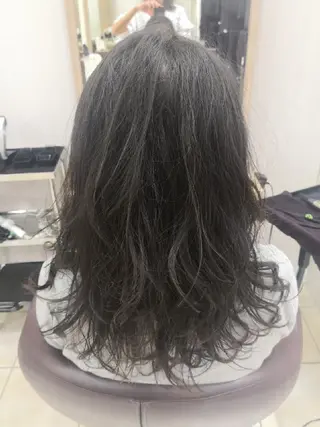 セミロング パーマ 🩶ハイライトカラー 🩶ASH西葛西鈴木のヘアスタイル