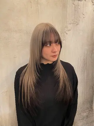 ロング ヨシダ ジュンのヘアスタイル