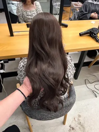 ロング カラー LAVEL AZUSAのヘアスタイル