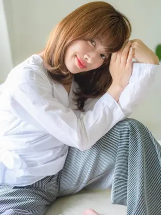 ミディアム 江原 彩華のヘアスタイル