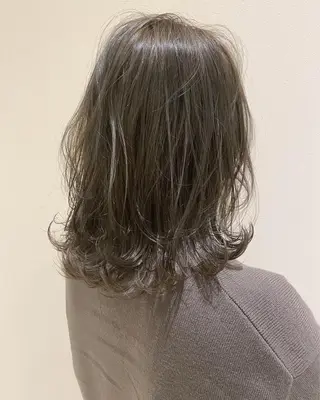 ミディアム カラー 石田 優菜のヘアスタイル