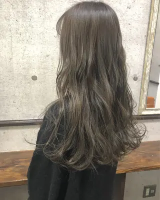 ロング カラー 江原 彩華のヘアスタイル