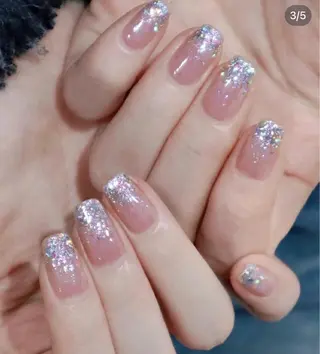 シン アモンのネイルデザイン