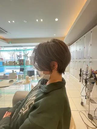 ショート カラー MODEks eau 佐藤優志のヘアスタイル