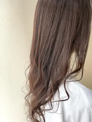 ロング カラー 沢田 瞳のヘアスタイル