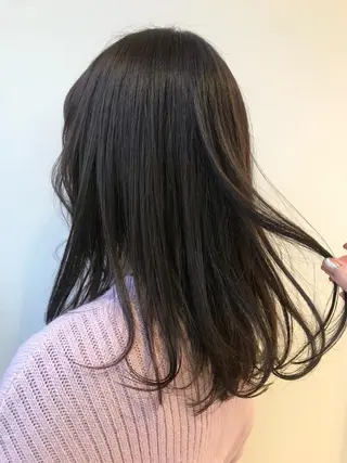 セミロング カラー 小森 衣純のヘアスタイル