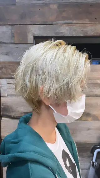 ショート andKおもろまち店 艶ダブルカラー✨のヘアスタイル