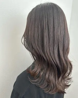 ロング カラー KNOWHOW京都所属・トレンド/顔まわり/ レイヤー/グレージュのヘアスタイル